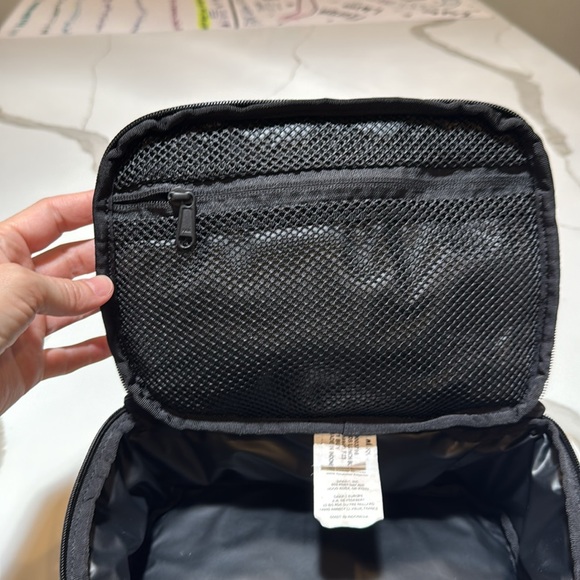 Dakine School Black Kids Tropic Dusk Lunch box / bag  5L with Floral Design - Picture 8 of 9